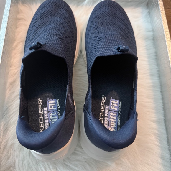 Woman's Skechers Hands Free Swift Fit Memory Foam Sneakers Sz 10 - Picture 7 of 8